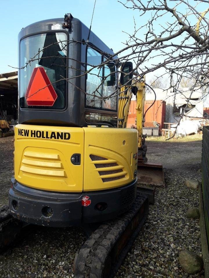 New Holland E26C CAB mini - Mini excavator: picture 2 New Holland E26C CAB mini - Mini excavator: picture 2