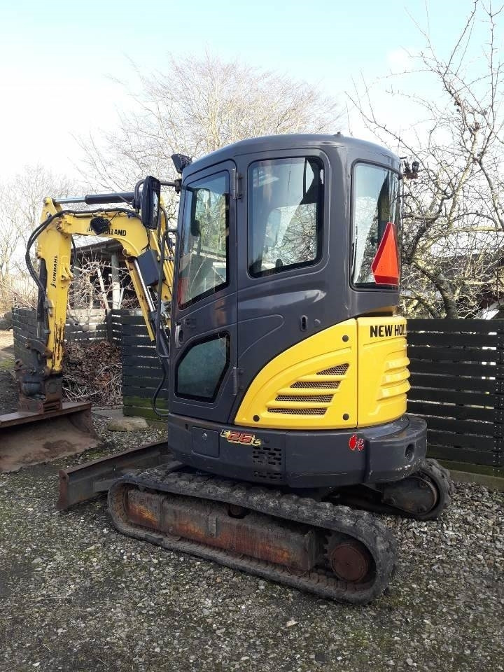New Holland E26C CAB mini - Mini excavator: picture 1 New Holland E26C CAB mini - Mini excavator: picture 1