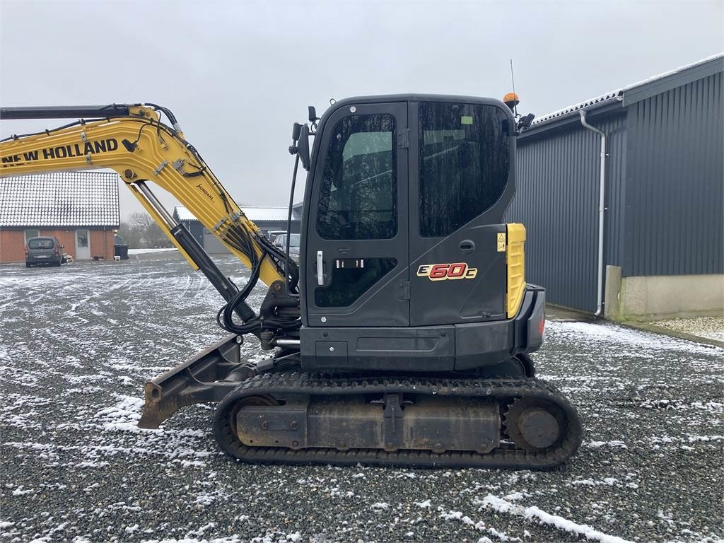 New Holland E60C CAB minigraver - Mini excavator: picture 4 New Holland E60C CAB minigraver - Mini excavator: picture 4