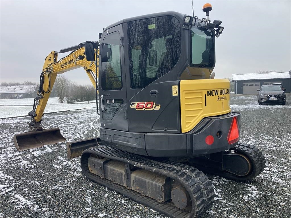 New Holland E60C CAB minigraver - Mini excavator: picture 3 New Holland E60C CAB minigraver - Mini excavator: picture 3