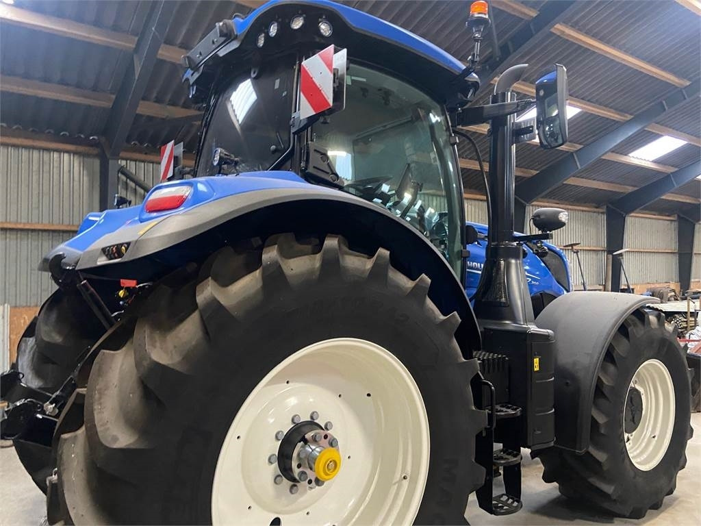 New Holland T7.300 AC NEWG - Farm tractor: picture 2 New Holland T7.300 AC NEWG - Farm tractor: picture 2