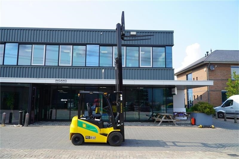 Eurotrac EL TRUCK  - Electric forklift: picture 4 Eurotrac EL TRUCK  - Electric forklift: picture 4