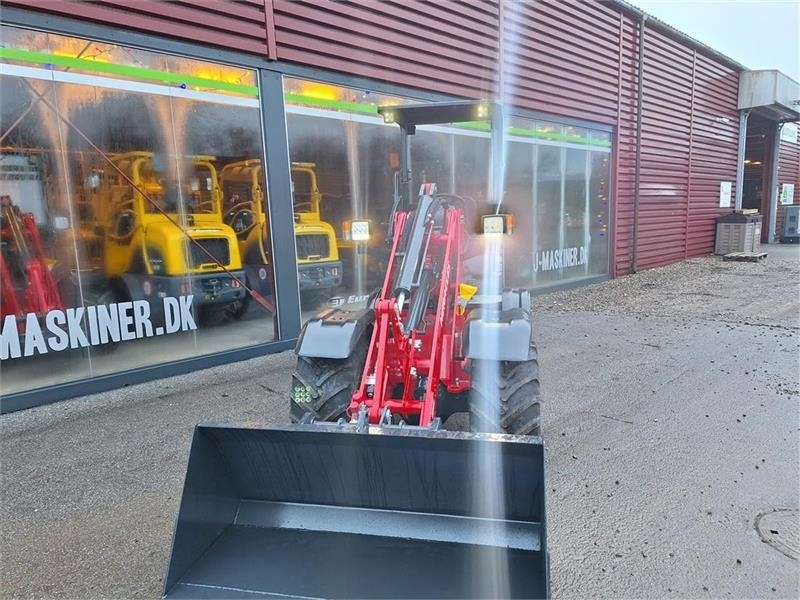 Heracles H220 - Compact loader: picture 2 Heracles H220 - Compact loader: picture 2