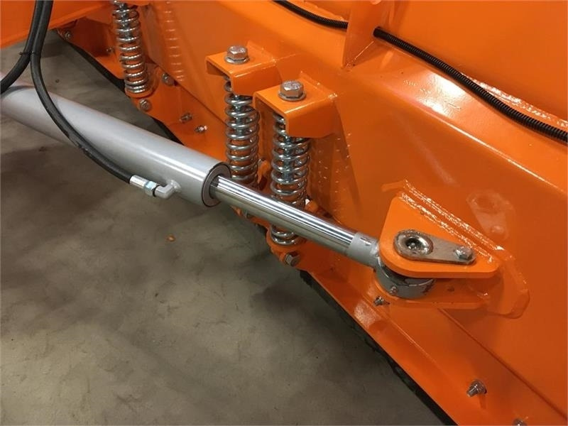 - - - J-Maskiner Kombiplov 400 - Snow plough for Agricultural machinery: picture 5 - - - J-Maskiner Kombiplov 400 - Snow plough for Agricultural machinery: picture 5