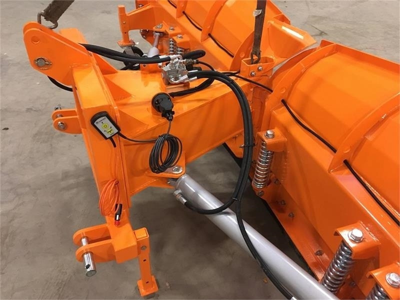 - - - J-Maskiner Kombiplov 400 - Snow plough for Agricultural machinery: picture 4 - - - J-Maskiner Kombiplov 400 - Snow plough for Agricultural machinery: picture 4