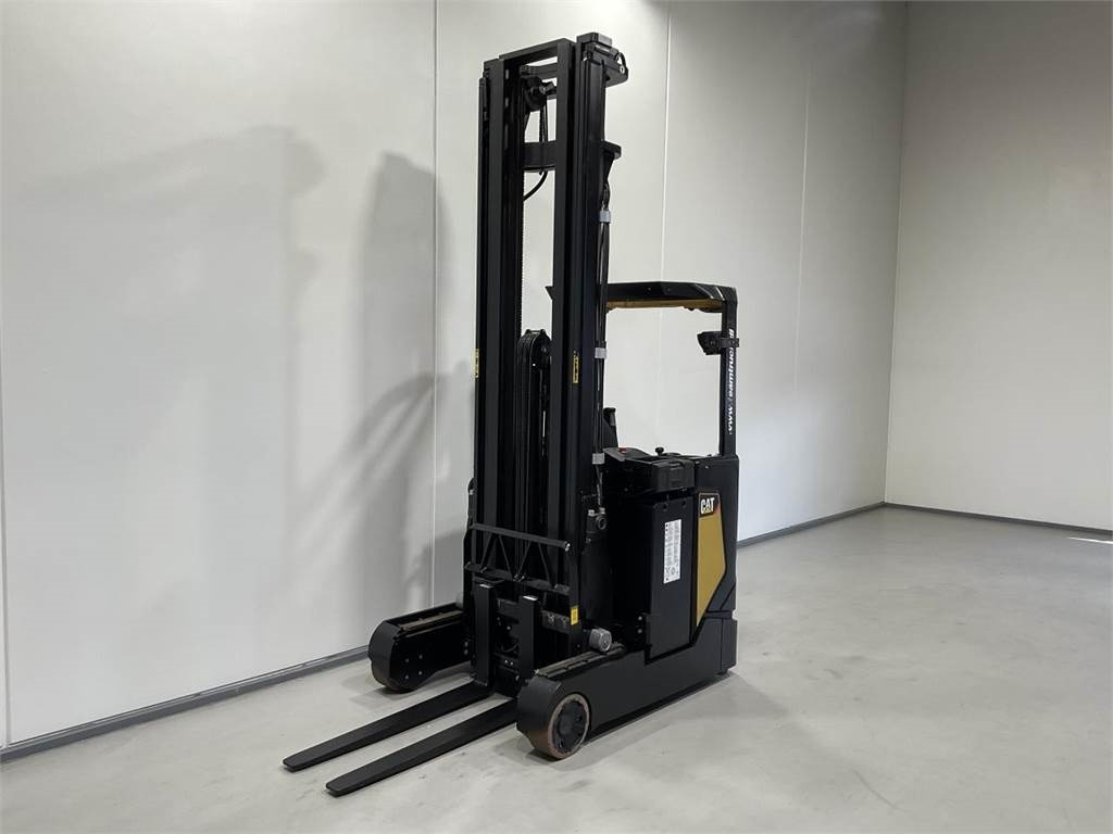 CAT NR16N2H - Reach truck: picture 4 CAT NR16N2H - Reach truck: picture 4