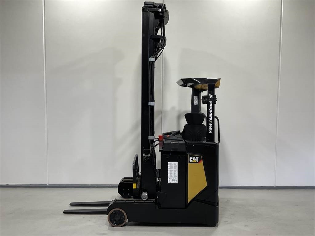 CAT NR16N2H - Reach truck: picture 3 CAT NR16N2H - Reach truck: picture 3