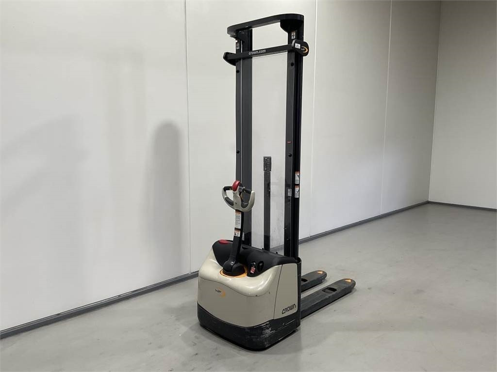 Crown WF3000-1,2 TF  - Stacker: picture 2 Crown WF3000-1,2 TF  - Stacker: picture 2