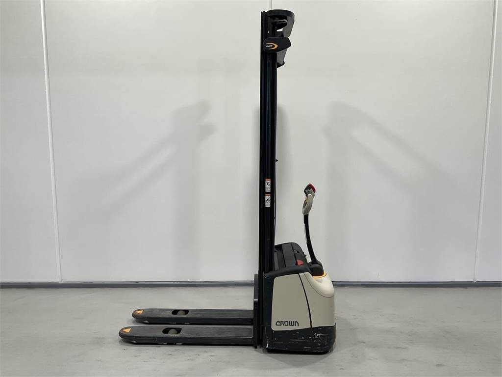 Crown WF3000-1,2 TF  - Stacker: picture 3 Crown WF3000-1,2 TF  - Stacker: picture 3