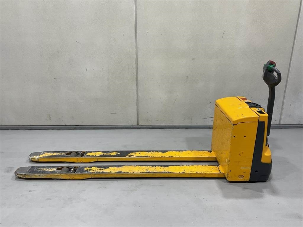 Jungheinrich EJE 118 - Pallet truck: picture 3 Jungheinrich EJE 118 - Pallet truck: picture 3