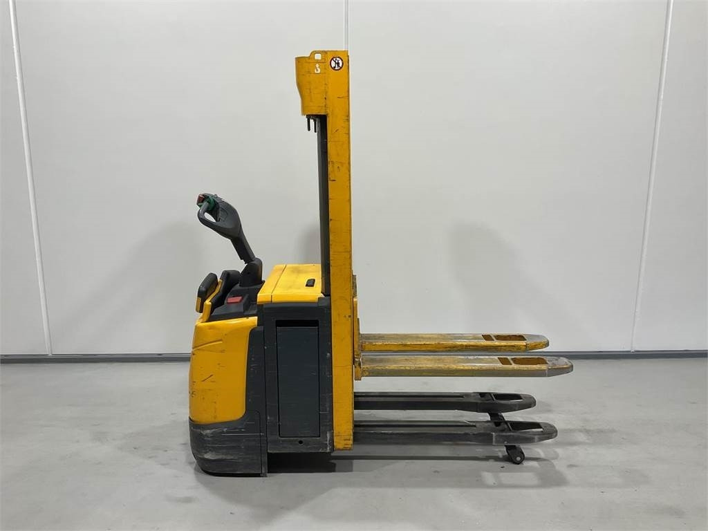 Jungheinrich ERC 212Z - Stacker: picture 1 Jungheinrich ERC 212Z - Stacker: picture 1