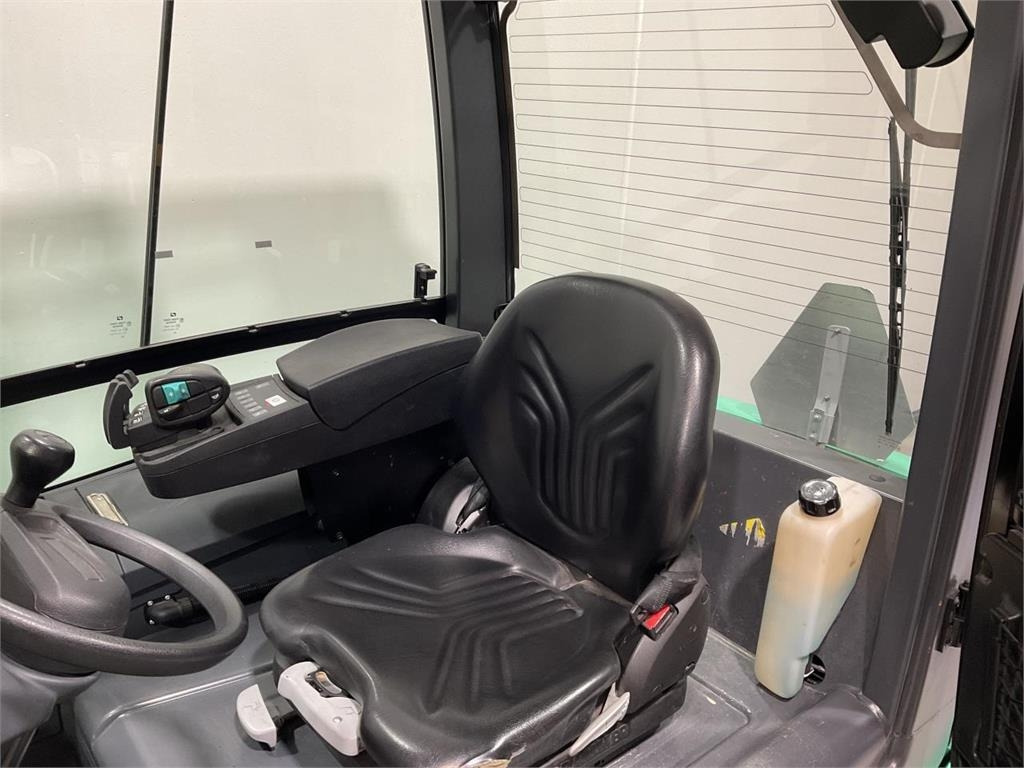 Mitsubishi FB40S-2 - Electric forklift: picture 5 Mitsubishi FB40S-2 - Electric forklift: picture 5