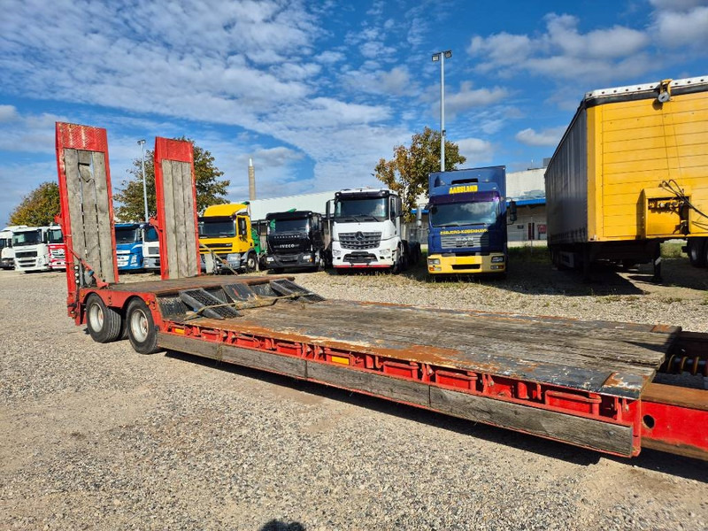 Nooteboom Machine trailer W/ extendable bed & Hyd Ramps - Low loader semi-trailer: picture 2 Nooteboom Machine trailer W/ extendable bed & Hyd Ramps - Low loader semi-trailer: picture 2