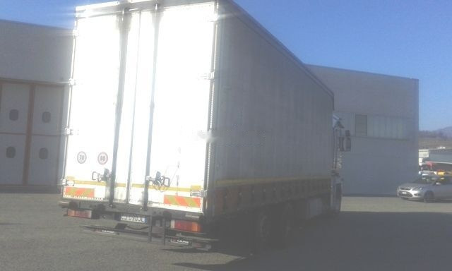 Renault MAGNUM 480 - Curtain side truck: picture 5 Renault MAGNUM 480 - Curtain side truck: picture 5