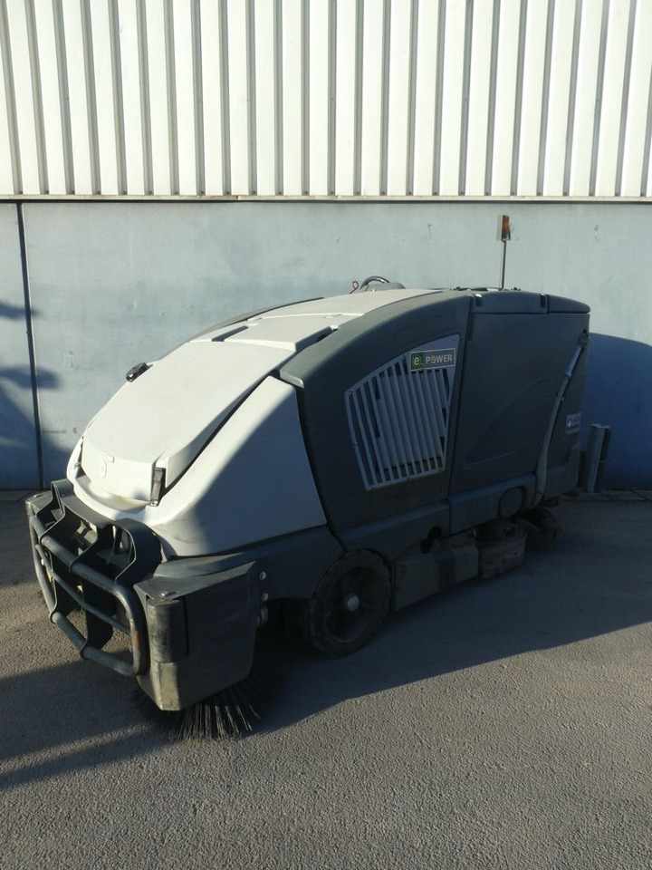 Nilfisk CS7000 1200B - Industrial sweeper: picture 1 Nilfisk CS7000 1200B - Industrial sweeper: picture 1