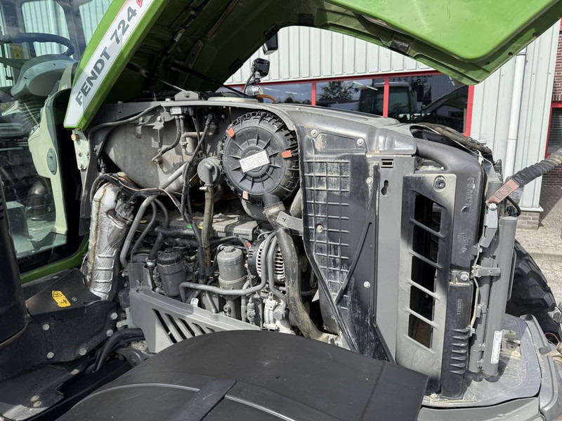 Farm tractor Fendt 724 S4 Profiplus: picture 10
