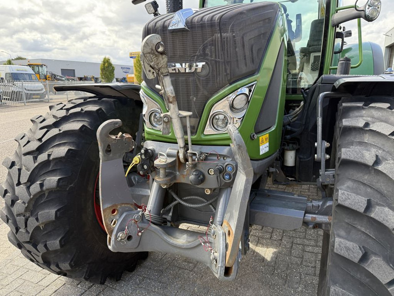 Farm tractor Fendt 724 S4 Profiplus: picture 6