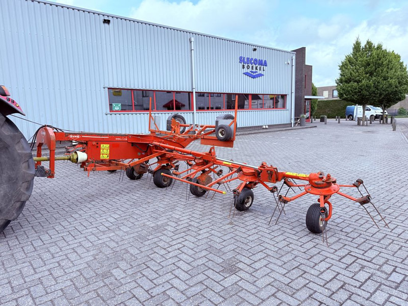 Kuhn GF8501 T - Tedder/ Rake: picture 2 Kuhn GF8501 T - Tedder/ Rake: picture 2