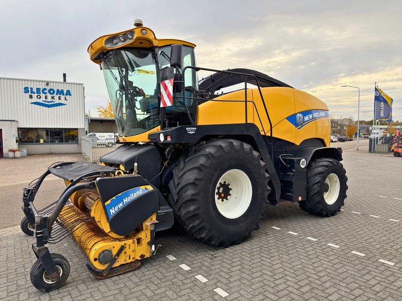 New Holland FR9050 - Forage harvester: picture 1 New Holland FR9050 - Forage harvester: picture 1