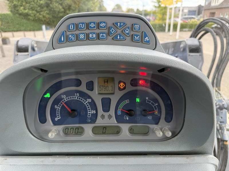 New Holland T6.175 AC T4B - Farm tractor: picture 5 New Holland T6.175 AC T4B - Farm tractor: picture 5