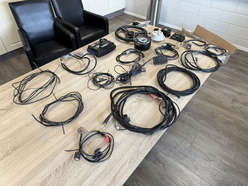 Spare parts for Truck Trimble GFX-750 / New Holland FM-750 GPS: picture 10