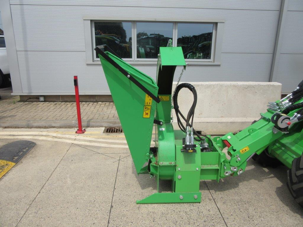AVANT WOOD CHIPPER CH100 - Compact loader: picture 2 AVANT WOOD CHIPPER CH100 - Compact loader: picture 2