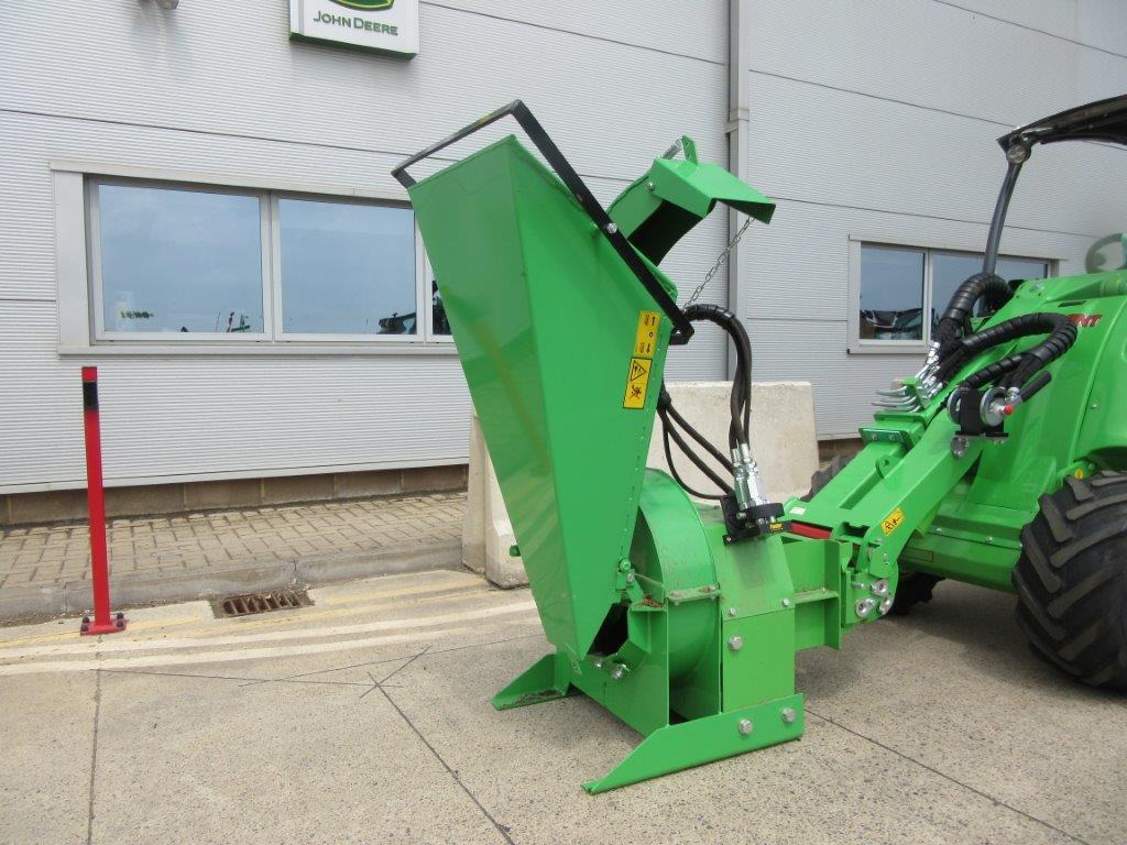 AVANT WOOD CHIPPER CH100 - Compact loader: picture 1 AVANT WOOD CHIPPER CH100 - Compact loader: picture 1