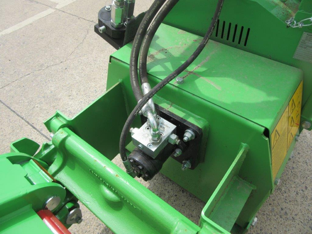 AVANT WOOD CHIPPER CH100 - Compact loader: picture 5 AVANT WOOD CHIPPER CH100 - Compact loader: picture 5