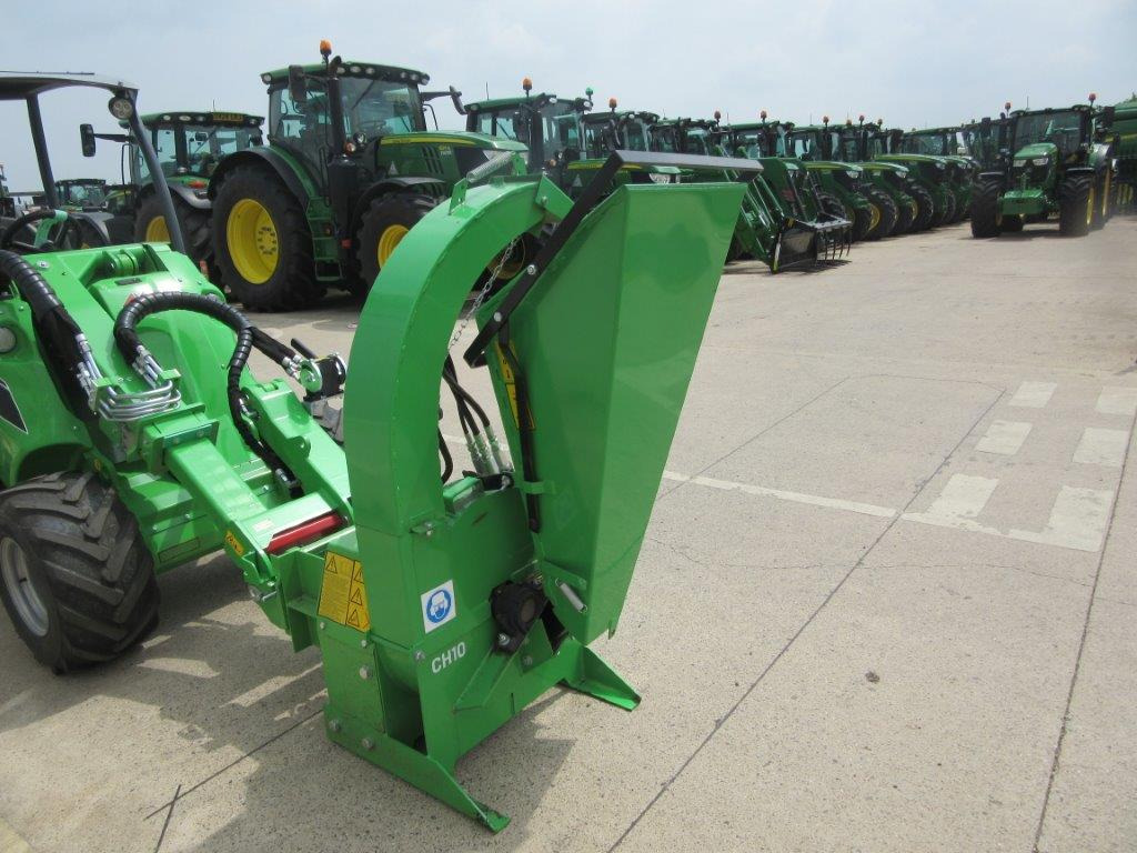 AVANT WOOD CHIPPER CH100 - Compact loader: picture 4 AVANT WOOD CHIPPER CH100 - Compact loader: picture 4