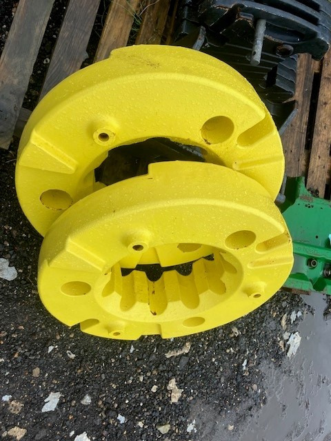 John Deere 6R rear wheel weights - Attachment: picture 1 John Deere 6R rear wheel weights - Attachment: picture 1