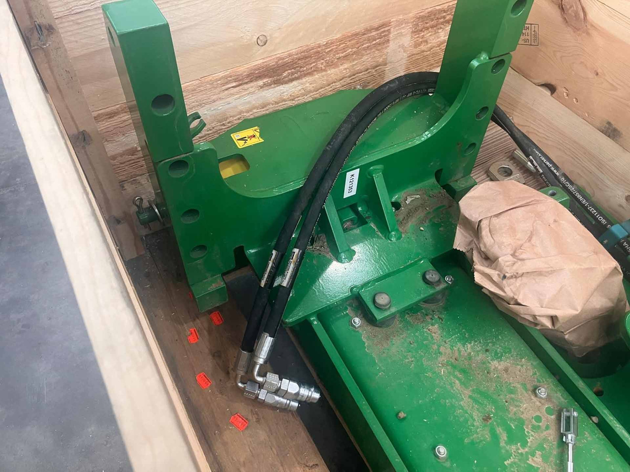Used John Deere 8R Pick Up Hitch - Attachment: picture 3 Used John Deere 8R Pick Up Hitch - Attachment: picture 3