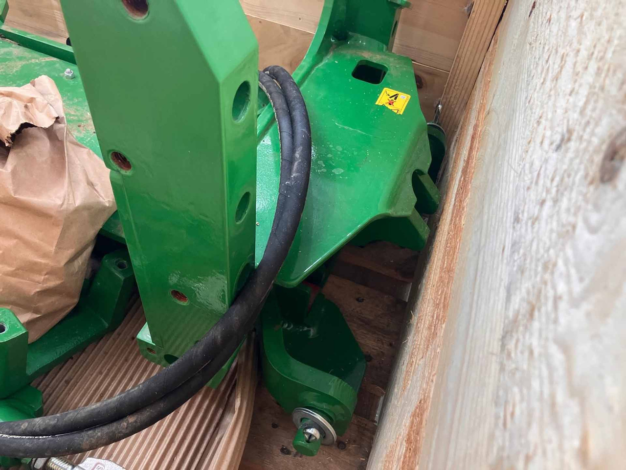 Used John Deere 8R Pick Up Hitch - Attachment: picture 5 Used John Deere 8R Pick Up Hitch - Attachment: picture 5