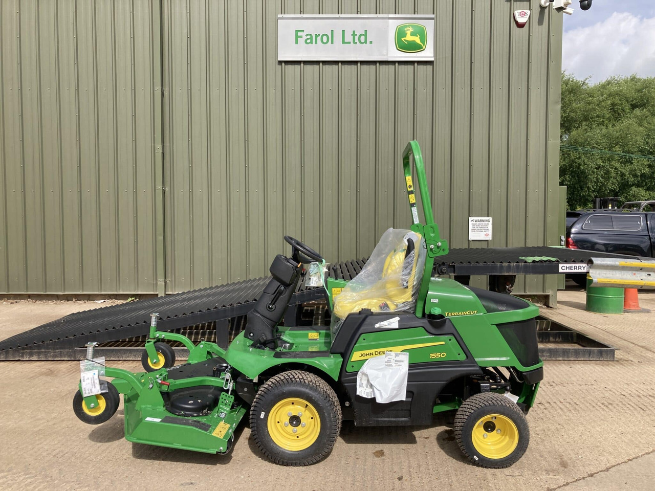 John Deere 1550 front mower - Lawn mower: picture 2 John Deere 1550 front mower - Lawn mower: picture 2