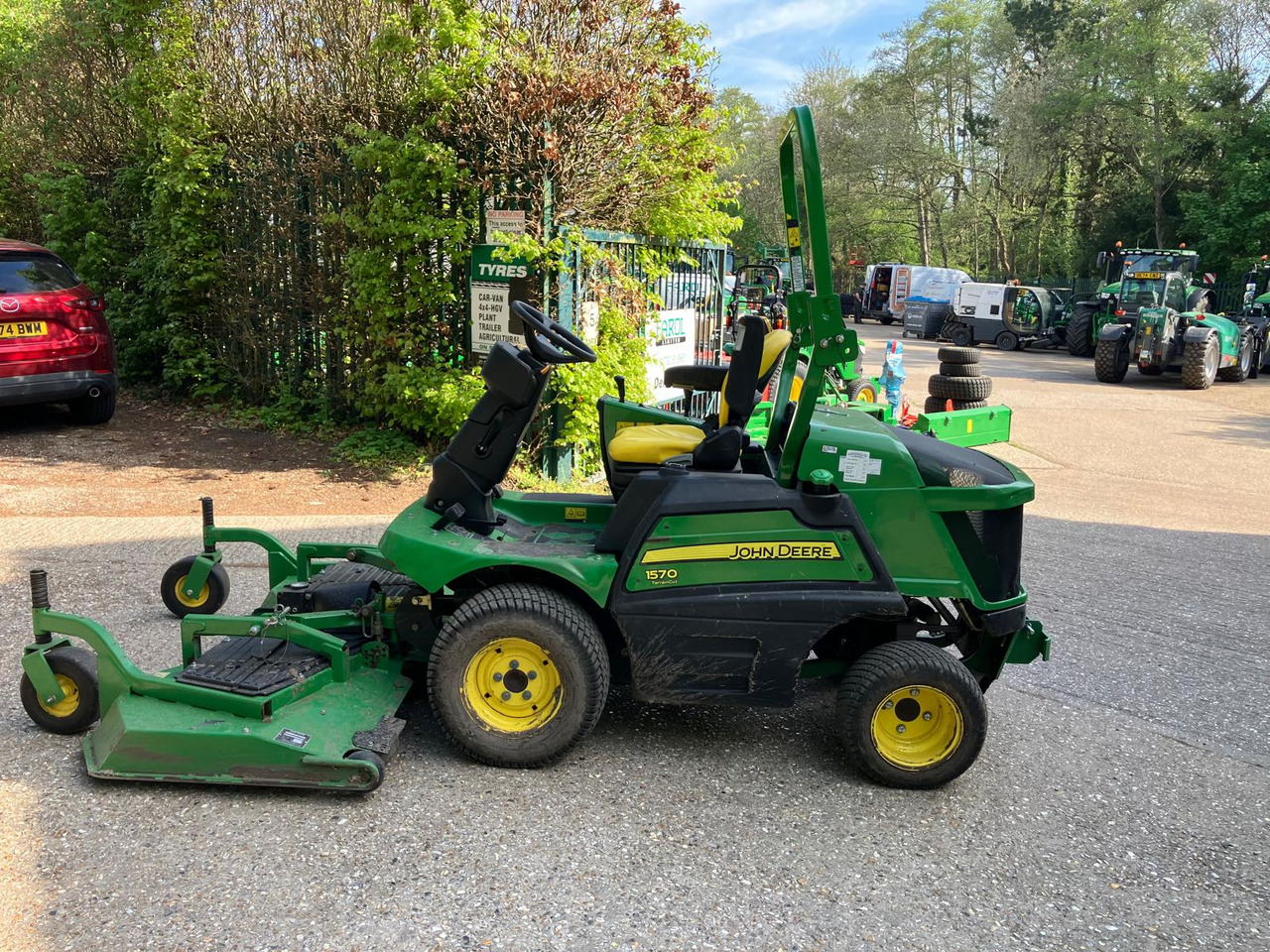 John Deere 1570 Commercial Outfront with 72 inch rear discharge deck - Lawn mower: picture 4 John Deere 1570 Commercial Outfront with 72 inch rear discharge deck - Lawn mower: picture 4