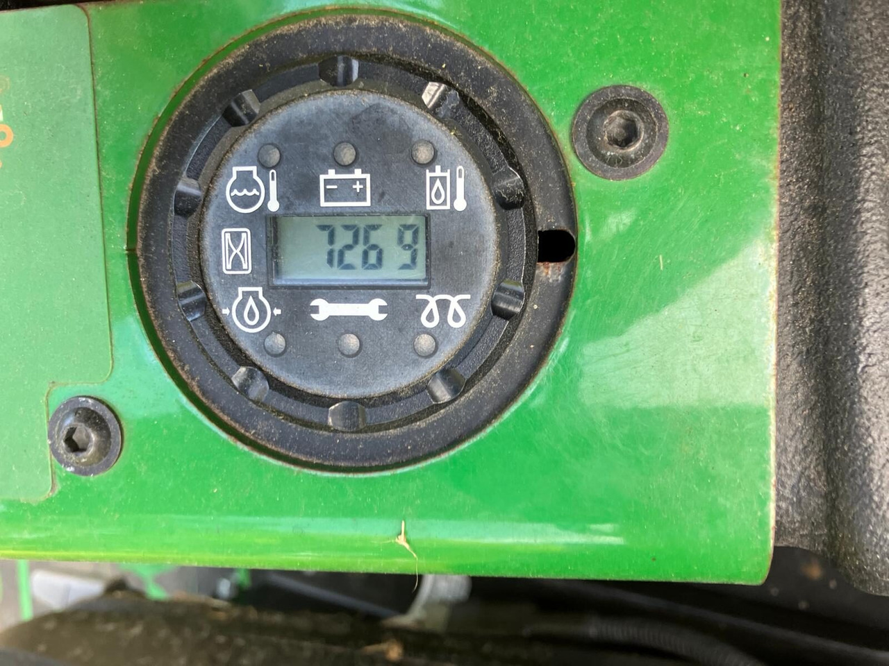 John Deere 1570 Commercial Outfront with 72 inch rear discharge deck - Lawn mower: picture 5 John Deere 1570 Commercial Outfront with 72 inch rear discharge deck - Lawn mower: picture 5