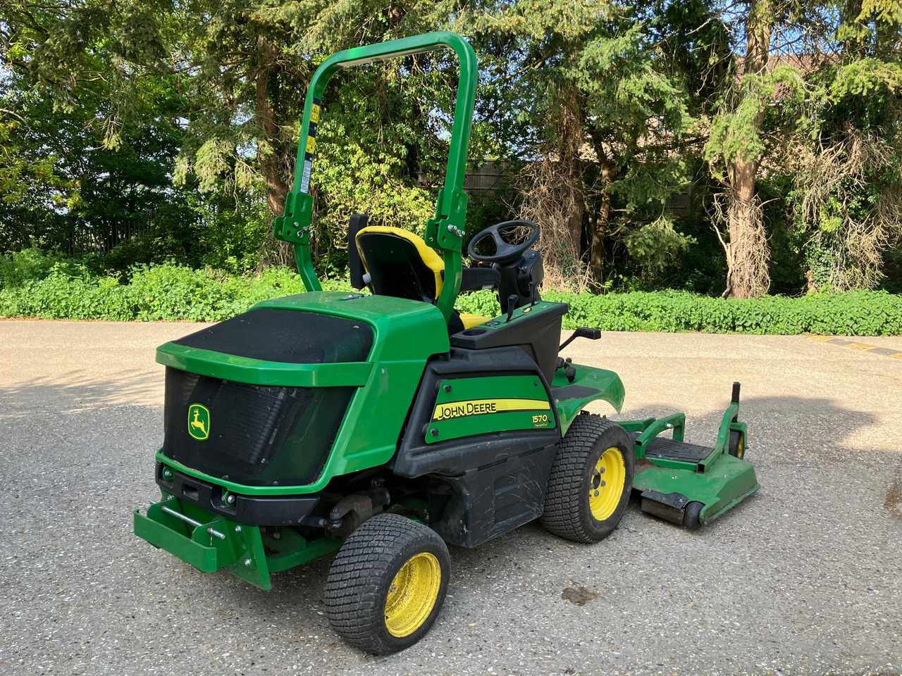 John Deere 1570 Commercial Outfront with 72 inch rear discharge deck - Lawn mower: picture 3 John Deere 1570 Commercial Outfront with 72 inch rear discharge deck - Lawn mower: picture 3