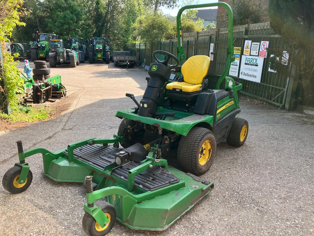 John Deere 1570 Commercial Outfront with 72 inch rear discharge deck - Lawn mower: picture 2 John Deere 1570 Commercial Outfront with 72 inch rear discharge deck - Lawn mower: picture 2