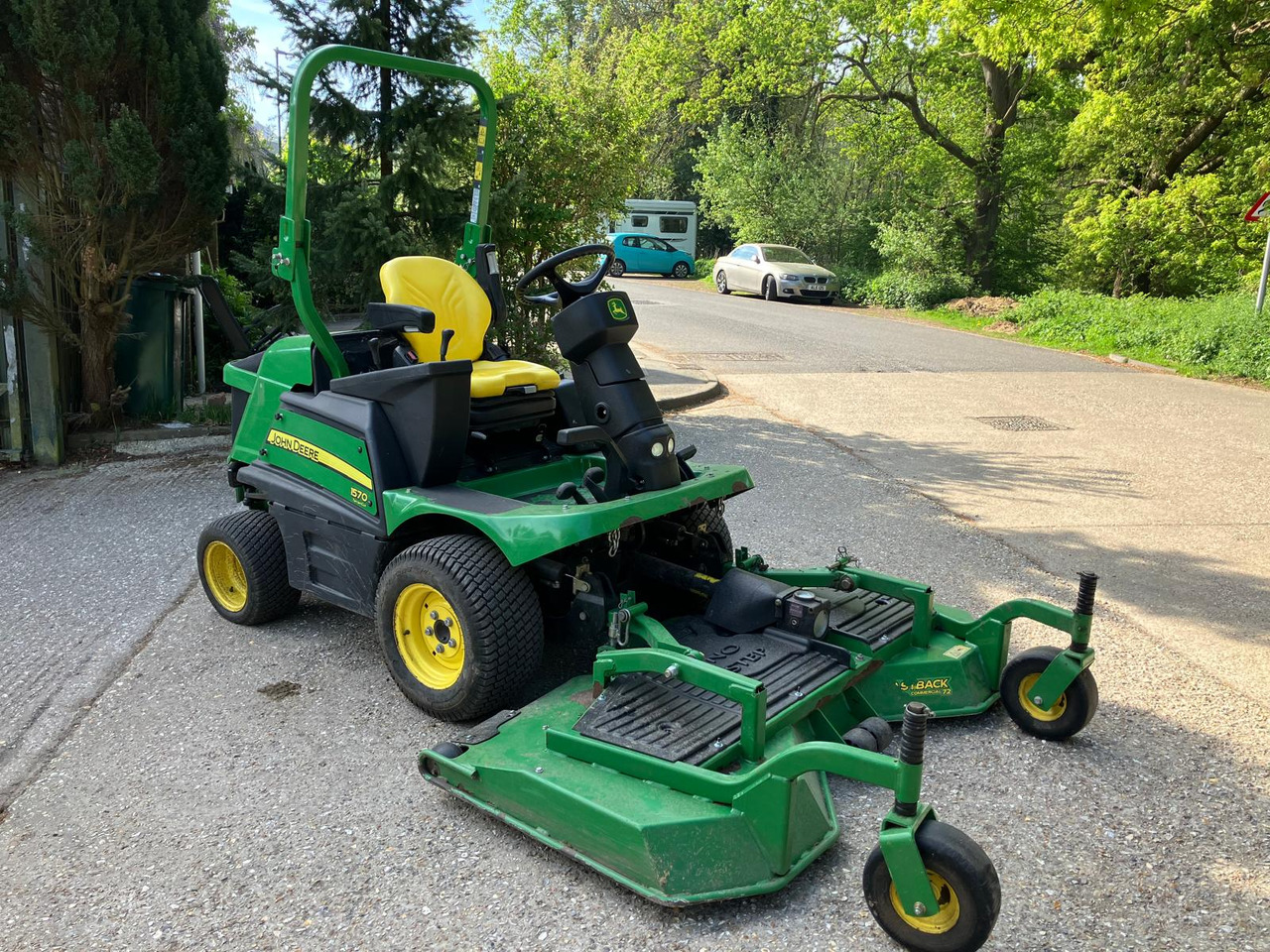 John Deere 1570 Commercial Outfront with 72 inch rear discharge deck - Lawn mower: picture 1 John Deere 1570 Commercial Outfront with 72 inch rear discharge deck - Lawn mower: picture 1
