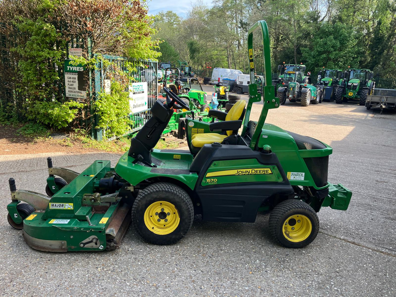 John Deere 1570 Outfront c/w Major Synergy deck - Lawn mower: picture 3 John Deere 1570 Outfront c/w Major Synergy deck - Lawn mower: picture 3