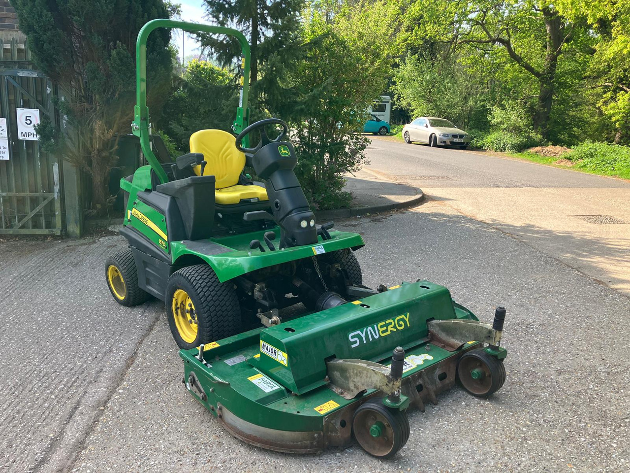 John Deere 1570 Outfront c/w Major Synergy deck - Lawn mower: picture 1 John Deere 1570 Outfront c/w Major Synergy deck - Lawn mower: picture 1
