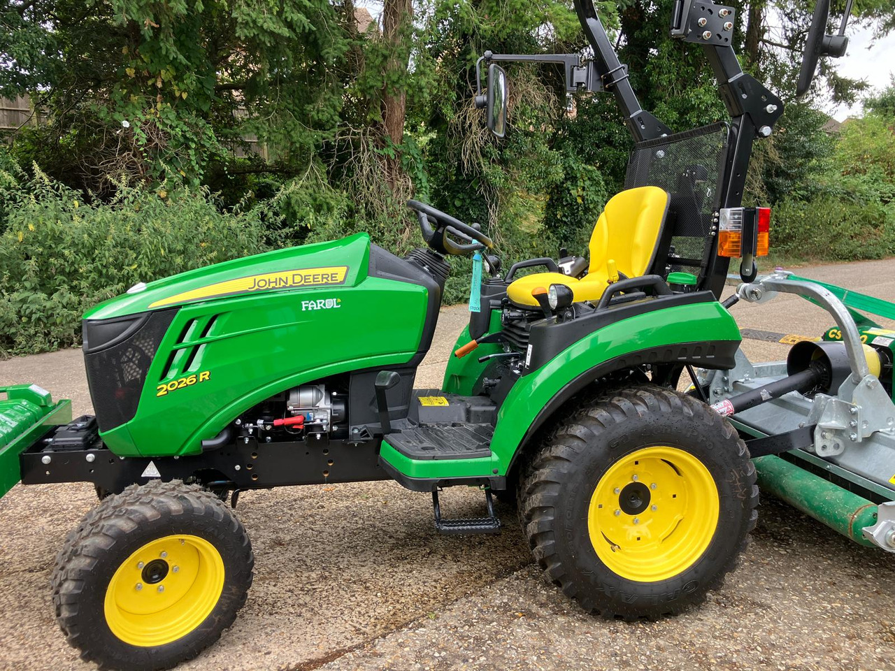 John Deere 2026R compact tractor - Compact tractor: picture 2 John Deere 2026R compact tractor - Compact tractor: picture 2