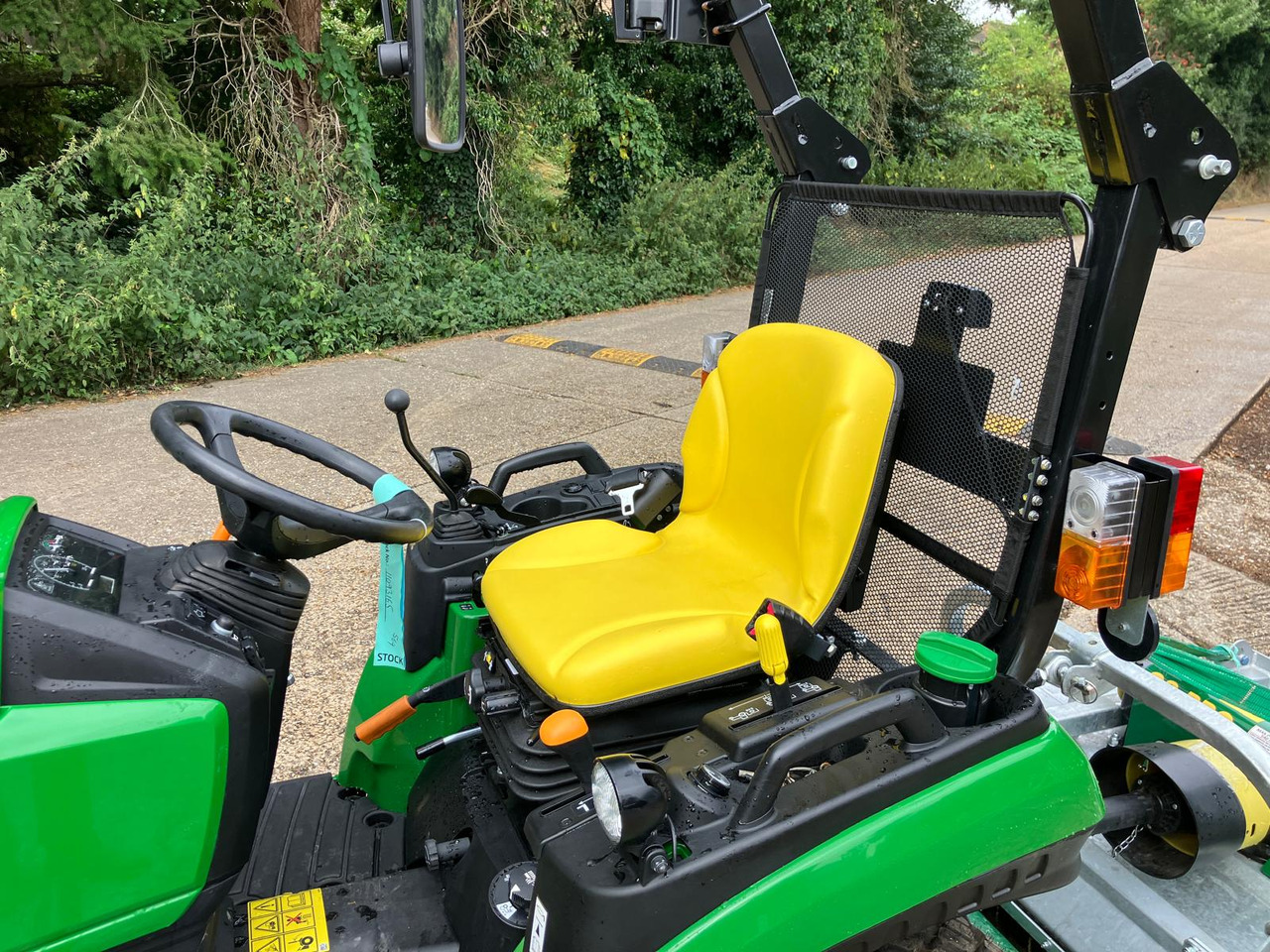 John Deere 2026R compact tractor - Compact tractor: picture 4 John Deere 2026R compact tractor - Compact tractor: picture 4