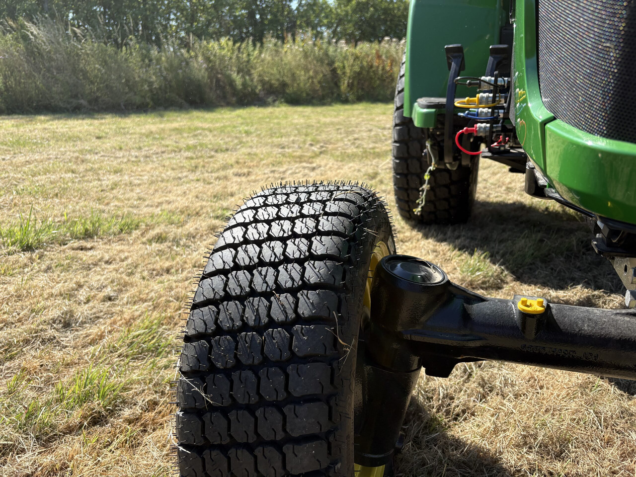 John Deere 2032R Compact Tractor - Compact tractor: picture 5 John Deere 2032R Compact Tractor - Compact tractor: picture 5