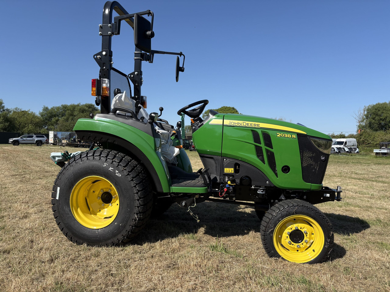 John Deere 2038R Compact Tractor - Compact tractor: picture 2 John Deere 2038R Compact Tractor - Compact tractor: picture 2
