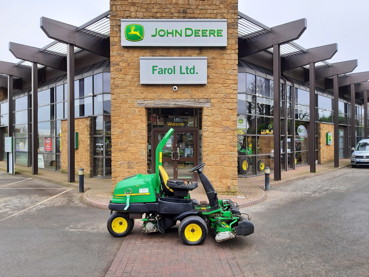 John Deere 2500E greens triple mower - Lawn mower: picture 1 John Deere 2500E greens triple mower - Lawn mower: picture 1