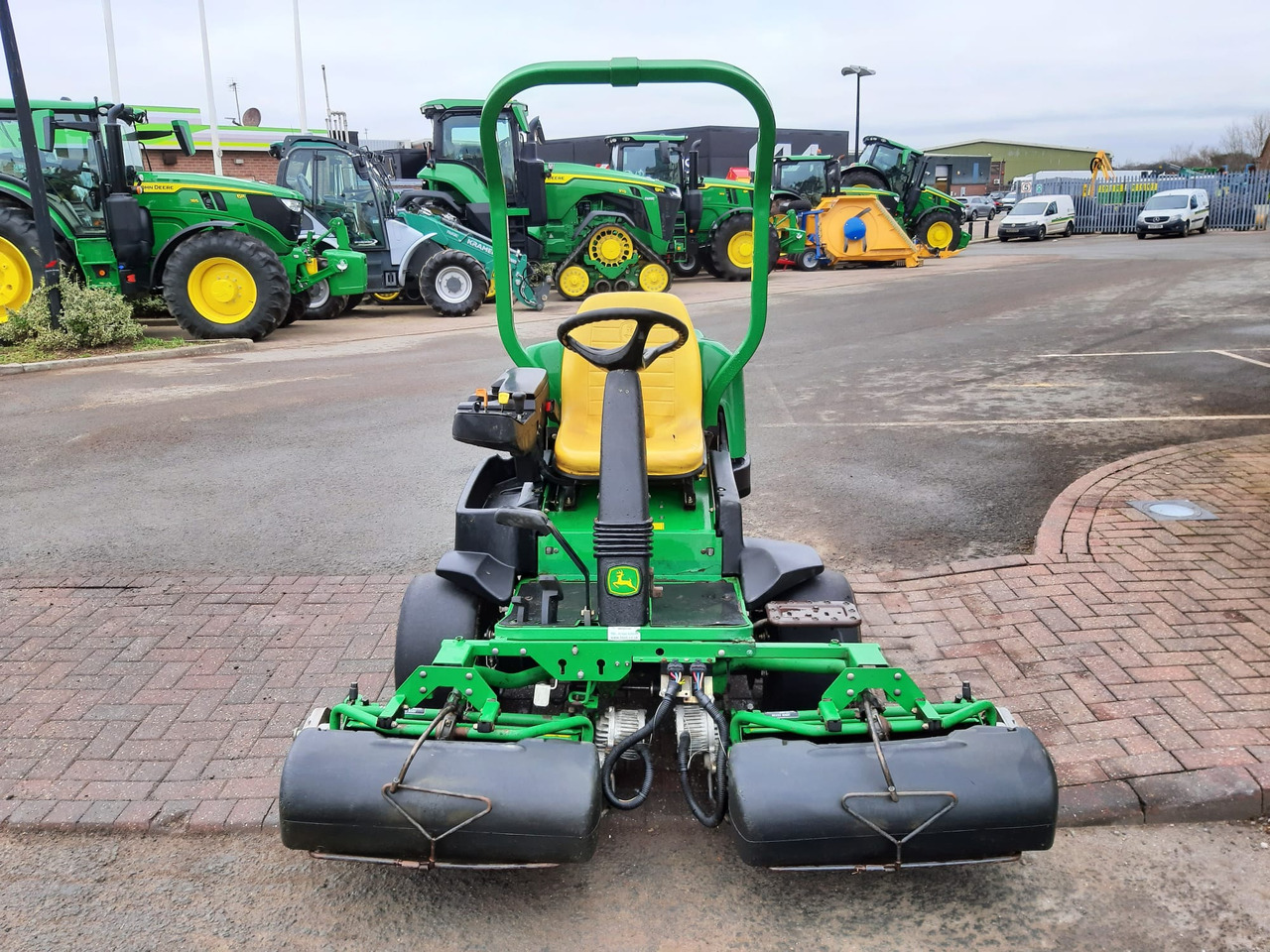 John Deere 2500E greens triple mower - Lawn mower: picture 4 John Deere 2500E greens triple mower - Lawn mower: picture 4