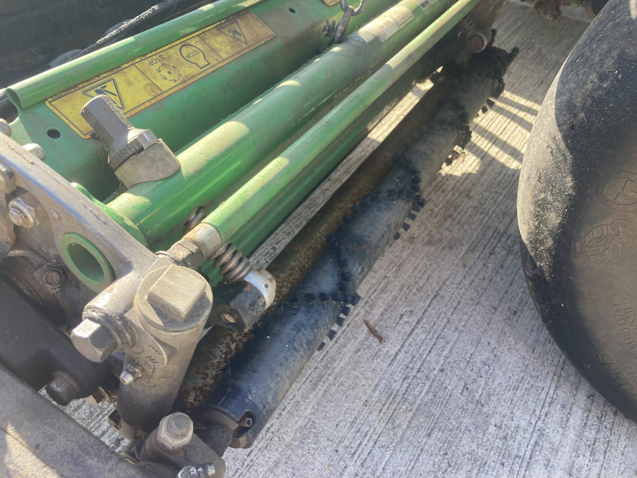 Lawn mower John Deere 2500EH greens triple mower: picture 11
