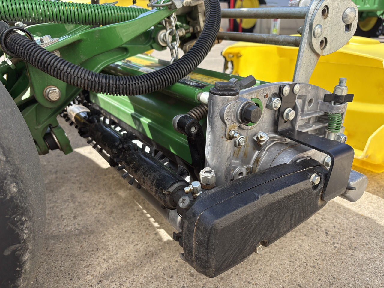 John Deere 2750E Triplex mower - Lawn mower: picture 4 John Deere 2750E Triplex mower - Lawn mower: picture 4