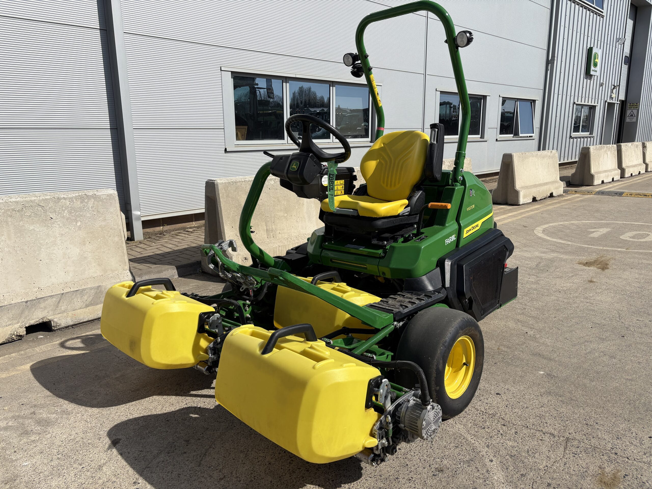 John Deere 2750E Triplex mower - Lawn mower: picture 1 John Deere 2750E Triplex mower - Lawn mower: picture 1