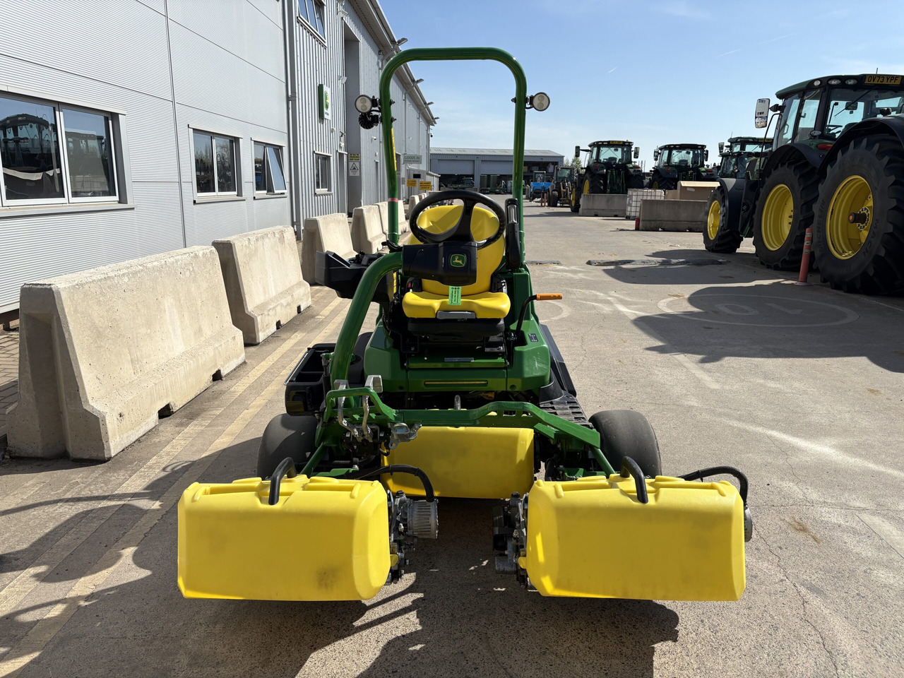 John Deere 2750E Triplex mower - Lawn mower: picture 2 John Deere 2750E Triplex mower - Lawn mower: picture 2